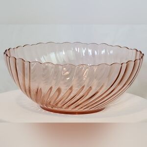 Stunning Rosaline Pink Arcoroc France Large 9" Swirl Serving Bowl